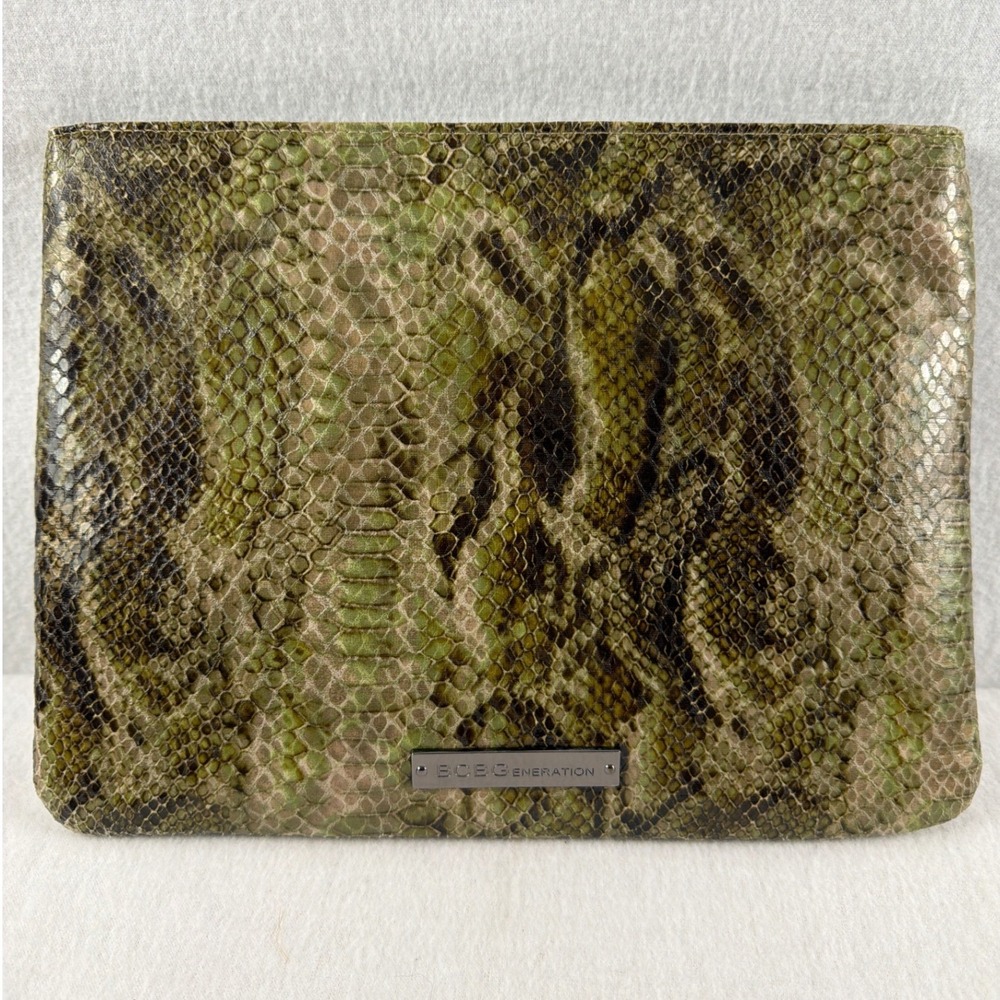 BCBGeneration Green Snakeskin Embossed Faux Leather Zip Top Clutch Bag Accessory